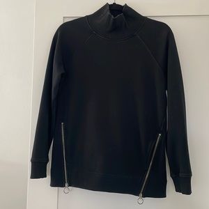 Athleta turtleneck sweatshirt with pockets
